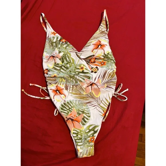 Printed Beach Classics One Piece - Picture 1 of 10